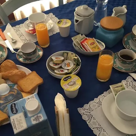 לינה וארוחת בוקר Levante *